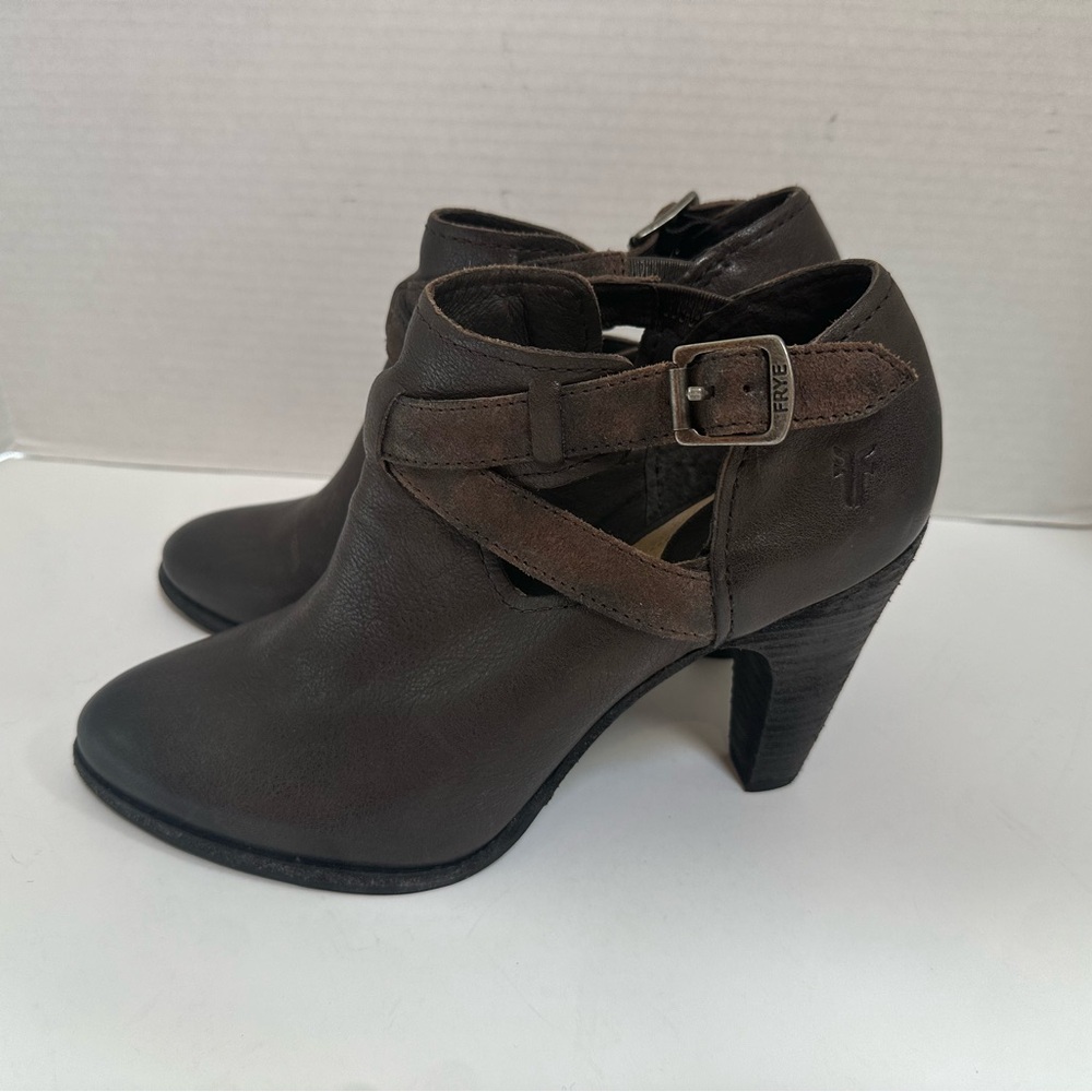 Frye 10M Womens Brown Leather Heeled Boots Ankle Strap Buckle Heel Booties Shoes